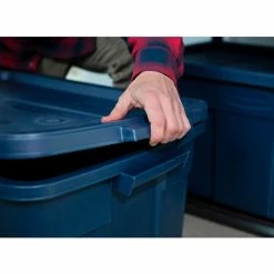 Rubbermaid® Roughneck™ Tote 31 Gallon 32-5/16"Lx20-3/8"Wx16-11/16"H Dark Indigo Metallic - Pkg Qty 6 12 Rubbermaid® Roughneck™ Tote 31 Gallon 32-5/16"Lx20-3/8"Wx16-11/16"H Dark Indigo Metallic - Pkg Qty 6 -Containers & Organizers Sales Store 493592 4